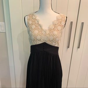 A line dress.  Retro look